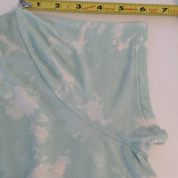 NWOT  Woman's Tee - Picture 4 of 6